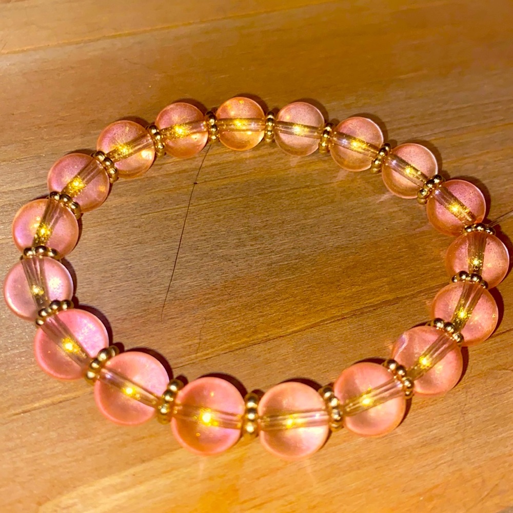 Beautiful hand crafted glass bracelet,we’re on any ocasión !!